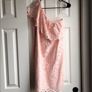 One-shoulder pink dress